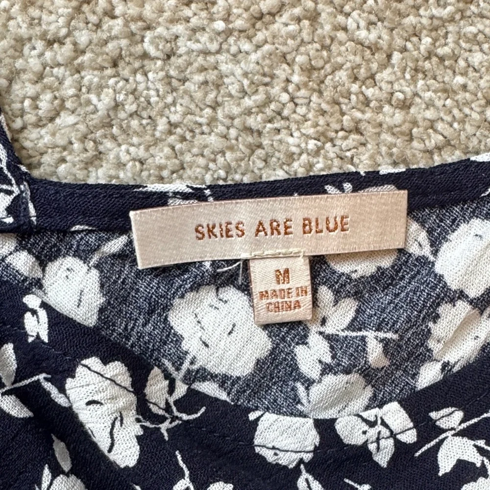 Skies Are Blue Strappy Floral Print Women's Cami Tank Top Navy White Size Medium - Picture 2 of 12